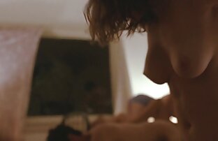 XXX Pompino soddisfacente con i giocattoli del sesso sul divano video hard free gratis